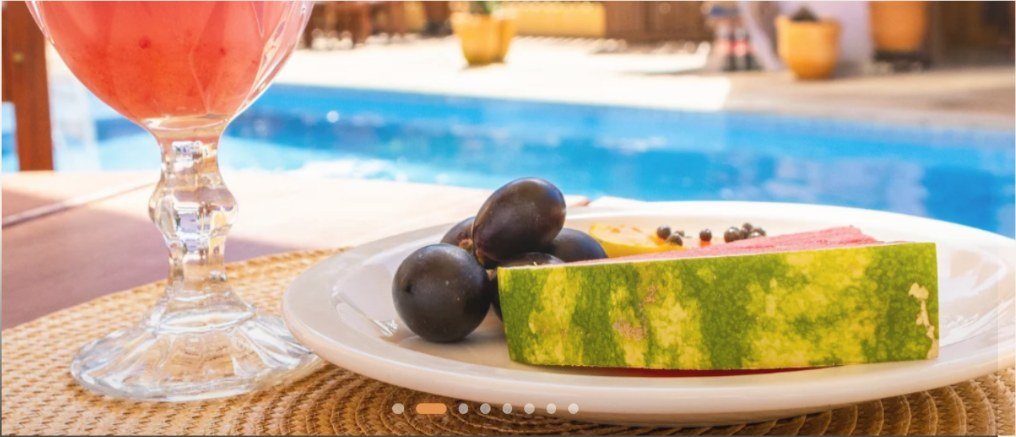 Detalhe de gastronomia junto à área da piscina